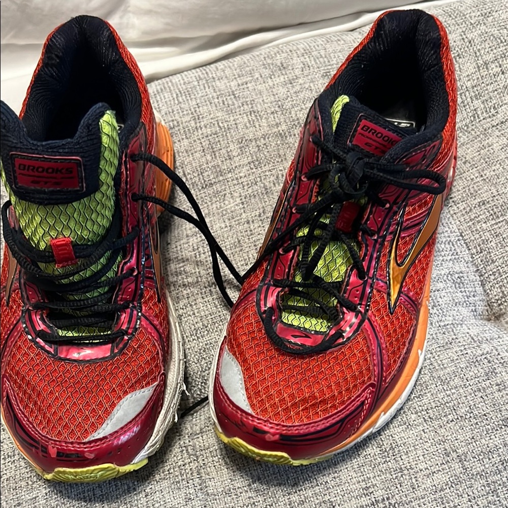 Brooks adrenaline GTS Kids Red Running Shoes